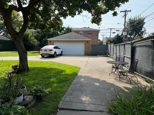 Building Photo - 1534 Clinton Pl