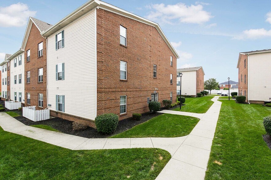 Enclave at Albany Park - 02 - Enclave at Albany Park