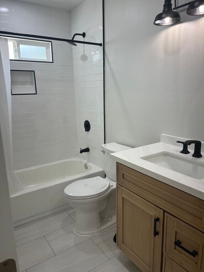 Building Photo - Brand New Detached 3 Bed/2 Bath Home-Central AC +In-Unit Laundry-Riverside