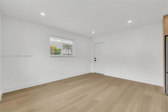 Building Photo - 1611 NE 50th Ct