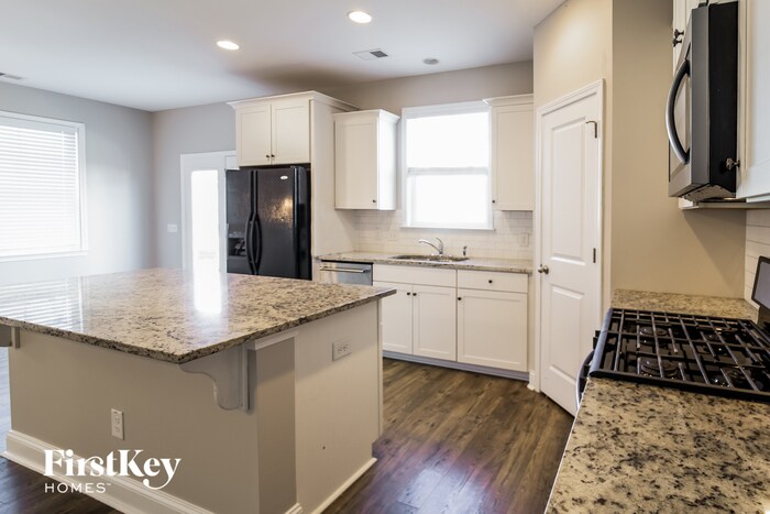 Building Photo - 153 Yorkshire Dr