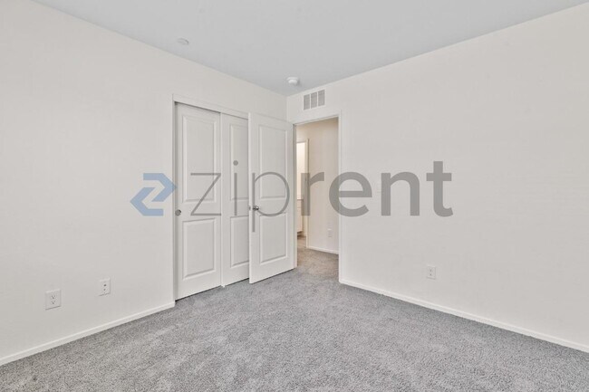 Building Photo - Unit Unit 3