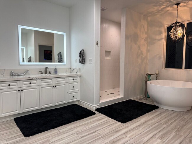 Building Photo - Beautiful 5 Bedroom, 3 Bath Home + Loft in Quail Lake, Clovis, CA