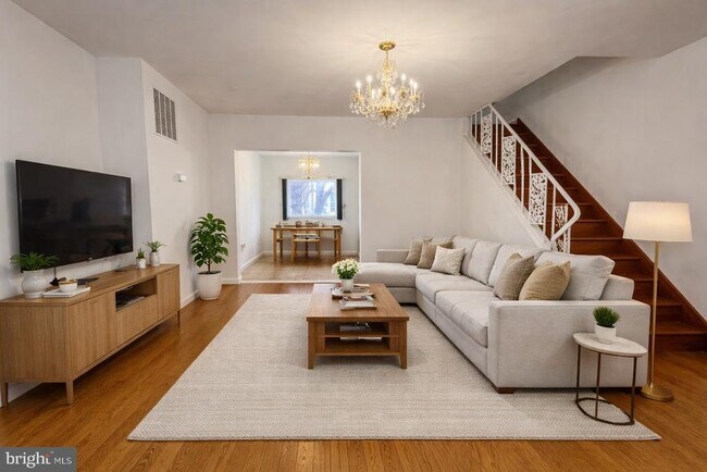 Building Photo - 2707 S 9th St