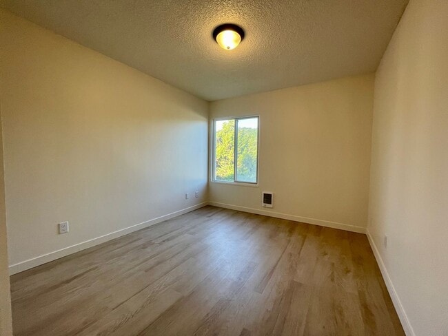 Interior Photo - Crestview