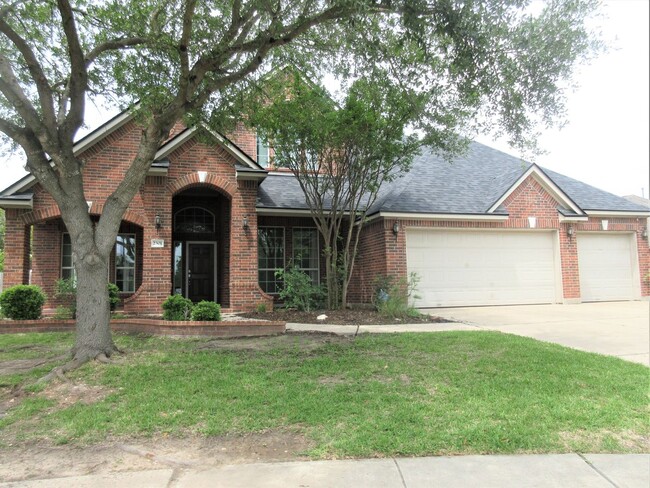 Building Photo - Large 4-bedroom with Office in the Estates...