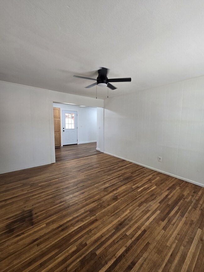 Building Photo - 1121 Luther E