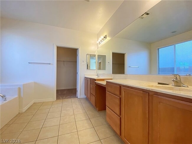 Building Photo - 3950 Kristina Lynn Ave