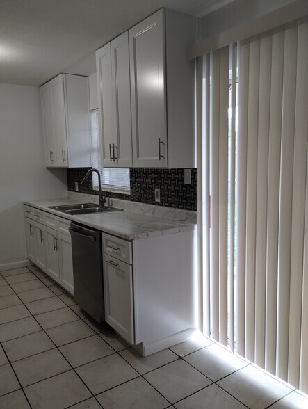 Building Photo - 8034 Orange Ave