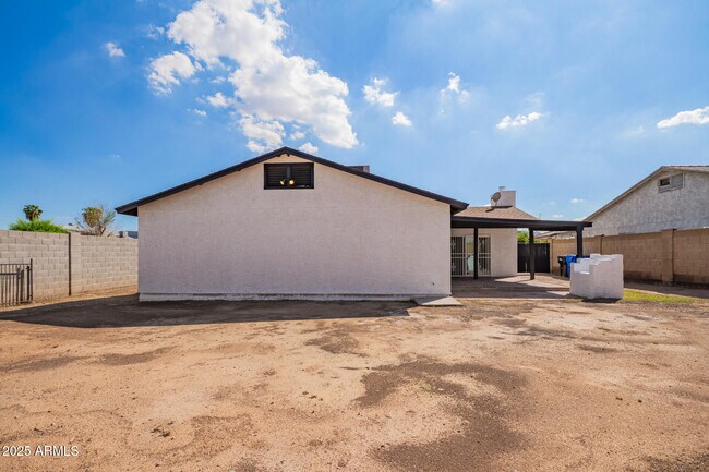 Building Photo - 1754 E Alta Vista Rd