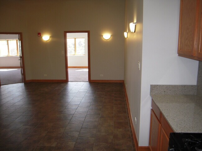 Building Photo - 16649 Oak Park Ave