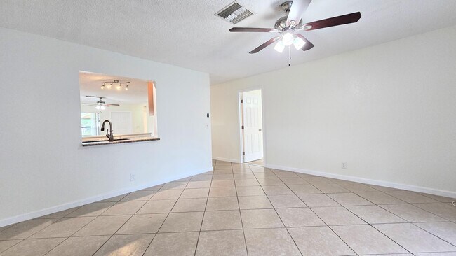 Building Photo - 1530 NW 93rd Terrace