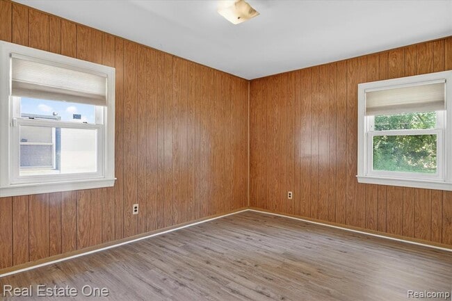 Building Photo - 7420 Drexel St