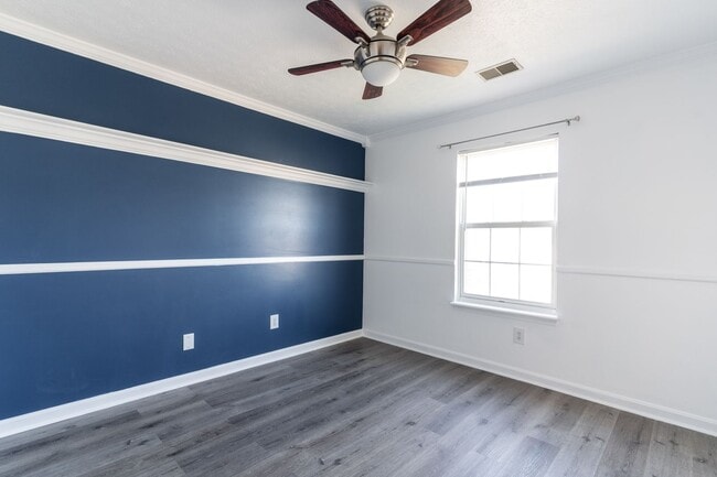 Building Photo - Spacious 3 Bedroom Home – Move-In Ready!