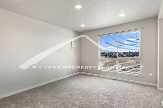 Building Photo - Contemporary Townhome in the Vibrant Interquest Low Maintenance Community with 2 car garage, Wash...