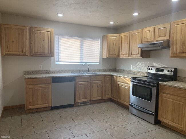 Building Photo - 1324 Knollwood Ave