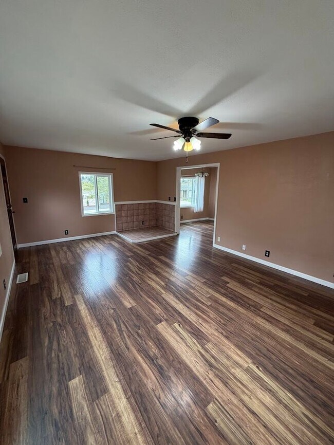 Building Photo - 3831 Duplex Ct SE