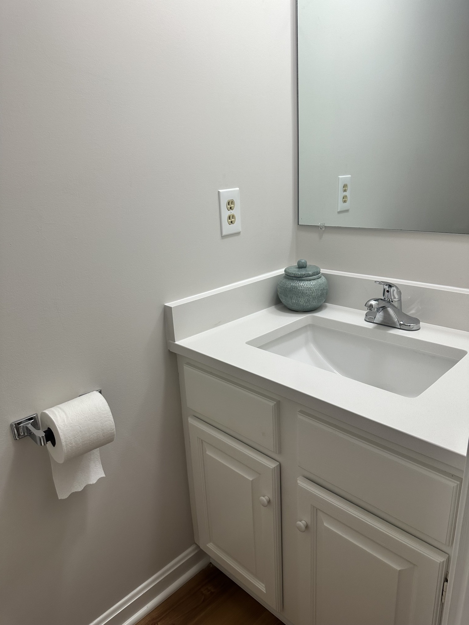 Hall bath main level - 4847 Chevy Chase Dr