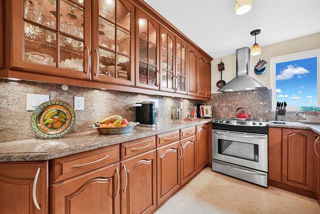 Building Photo - 3301 S Ocean Blvd