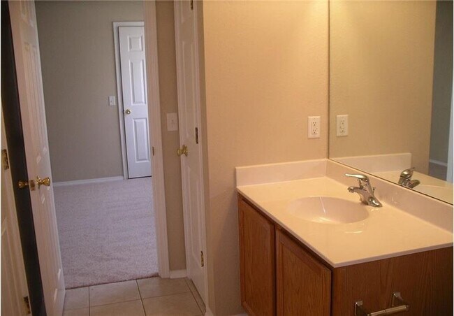 Building Photo - 10 Ashleigh Ln