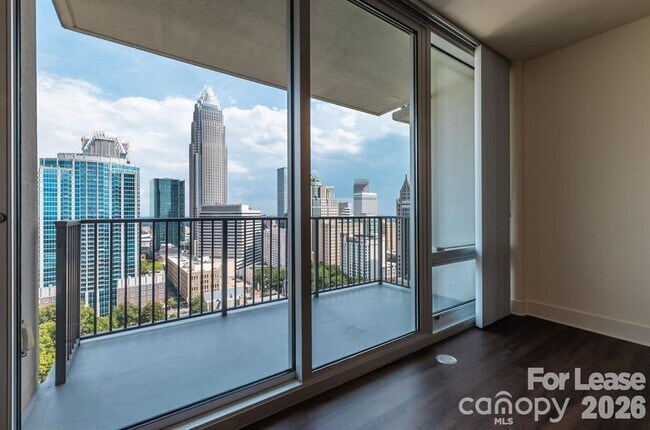 Building Photo - 215 N Pine St