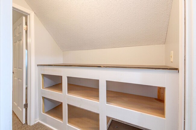 Building Photo - Three Bedroom Home for Rent with Two Bonus Areas!!!