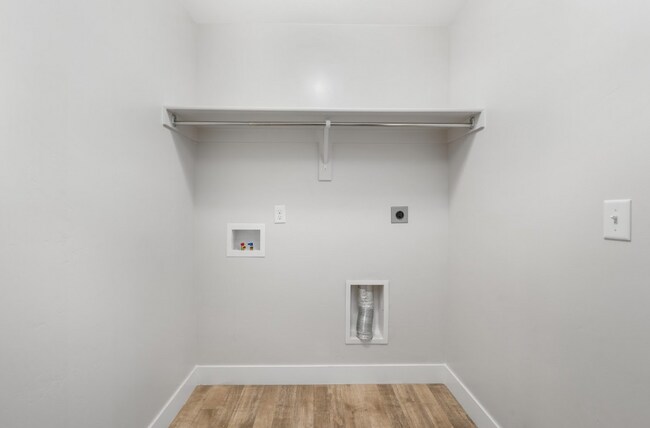 Building Photo - Pet-Friendly 3-Bedroom Rental Near Thanksg...