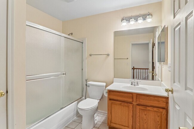 Building Photo - 984 Park Hill Cir