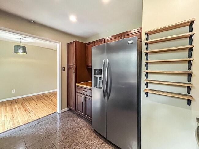 Building Photo - $0 DEPOSIT OPTION. CHARMING 3-BEDROOM HOME...