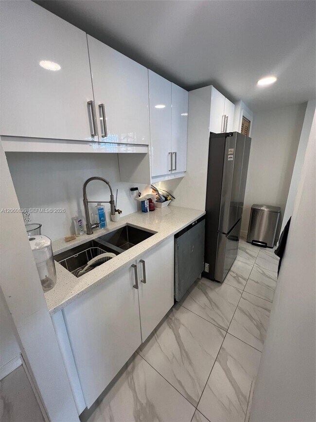 Building Photo - 1390 Ocean Dr