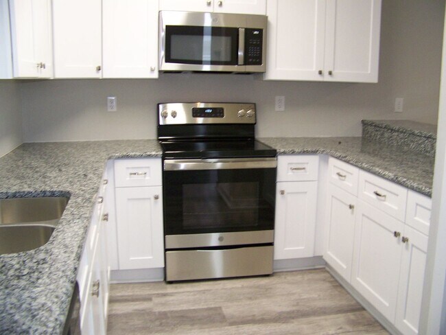 Building Photo - WATERS EDGE