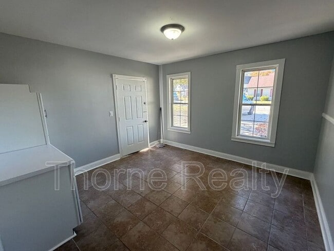 Building Photo - 103 Sara Dr