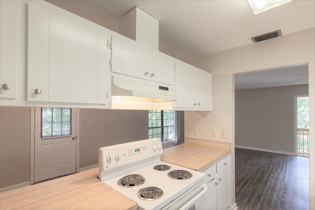 Building Photo - 671 Holyoke Ct