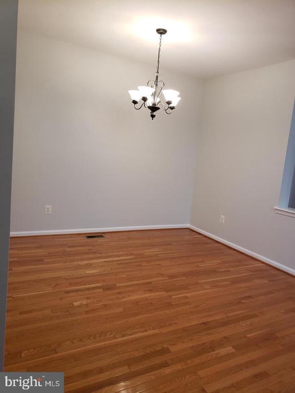 Building Photo - 43967 Peony Pl