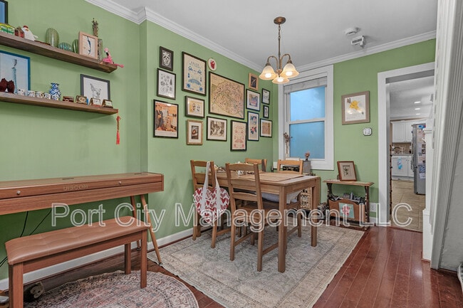 Building Photo - 232 S Castle St