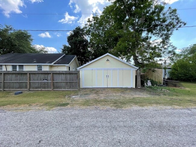 Building Photo - 107 Sinclair St