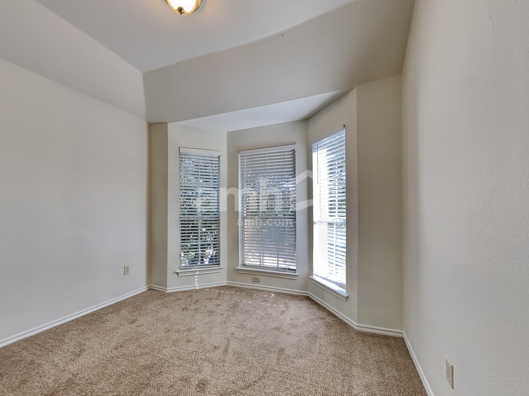 Building Photo - 7988 Glenway Dr