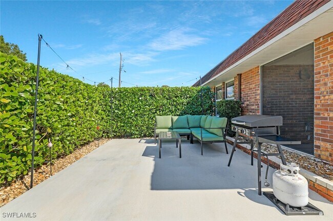 Building Photo - 2710 Arbutus St
