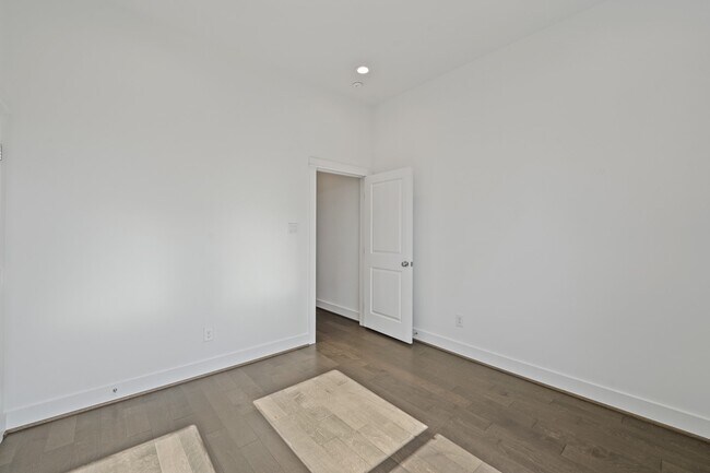 Building Photo - 594 Janisch Rd