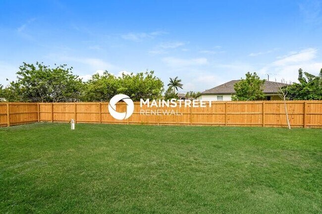 Building Photo - 3 Bedroom Pet-Friendly Home in cape coral, FL with Main Street Renewal
