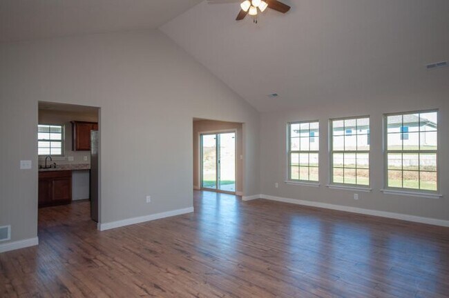 Living room - 721 Promenade Dr