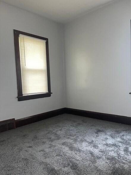 Building Photo - 10016 Anderson Ave