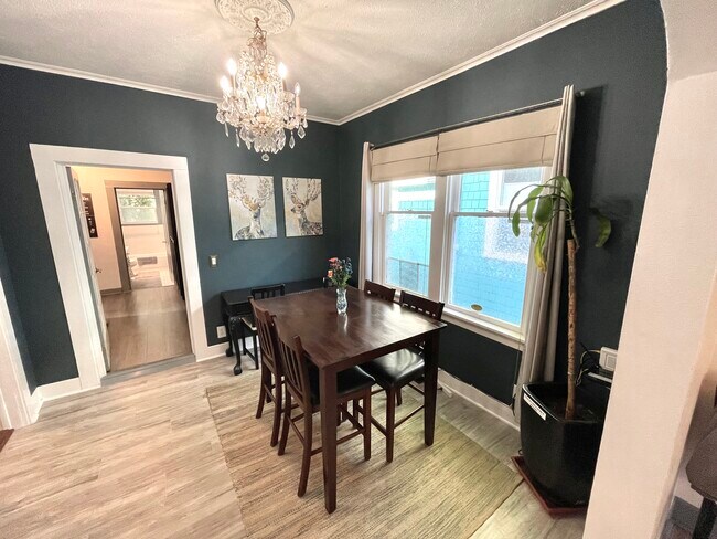 Building Photo - 313 NE Stanton St