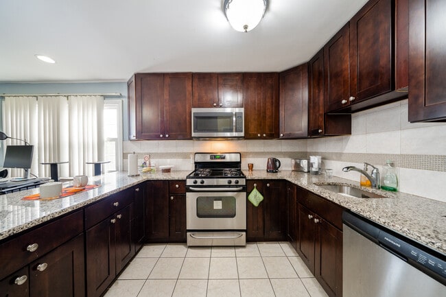 Building Photo - 9 Giles Ave