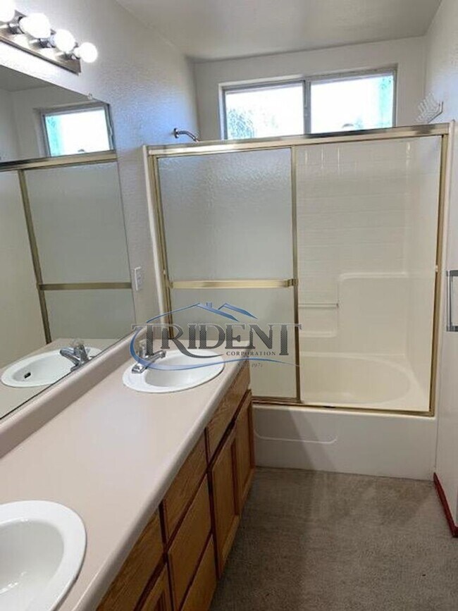 Building Photo - 3 bedroom, 2 ½ bath SOLAR home