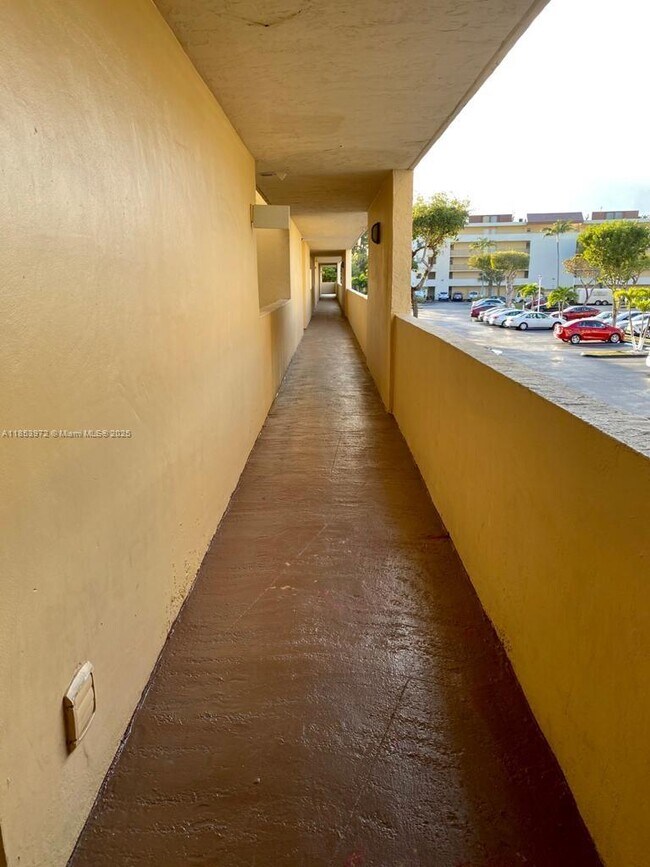 Building Photo - 8810 Fontainebleau Blvd