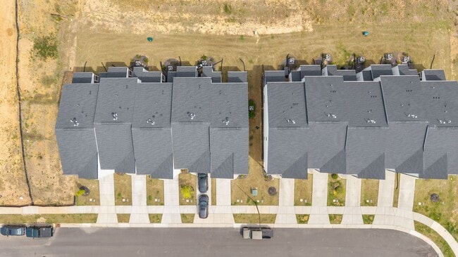 Building Photo - Stylish & Spacious Home in Prime Durham Location – Modern Living with Comfort & Convenience