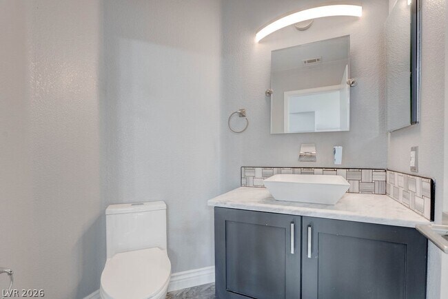 Building Photo - 879 Cozy Valley St