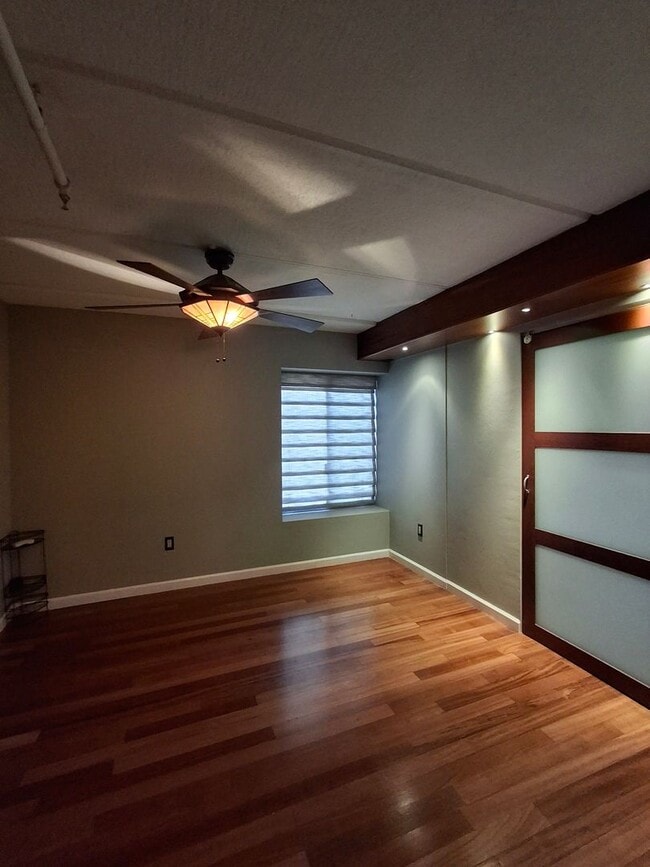Building Photo - Downtown 1-Bedroom Condo w/ Central AC and...