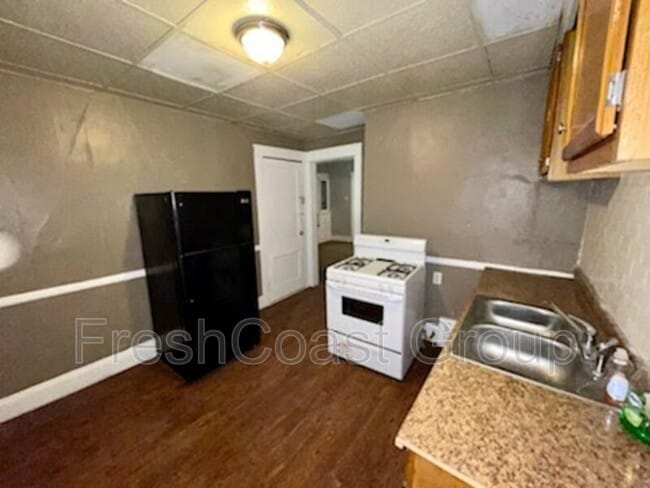Building Photo - 11705 Hamlen Ave